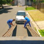 carro no caminhão de mudança